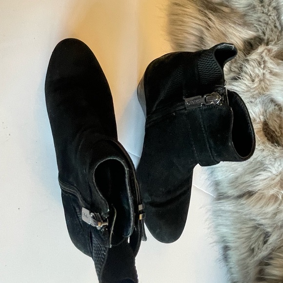 Waterproof Black Suede wedge ankle boot - Picture 4 of 7